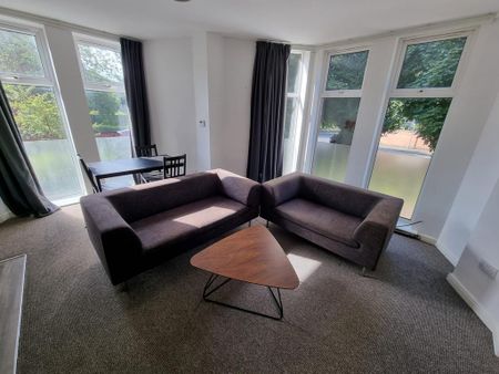 3 bedroom flat to rent - Photo 2