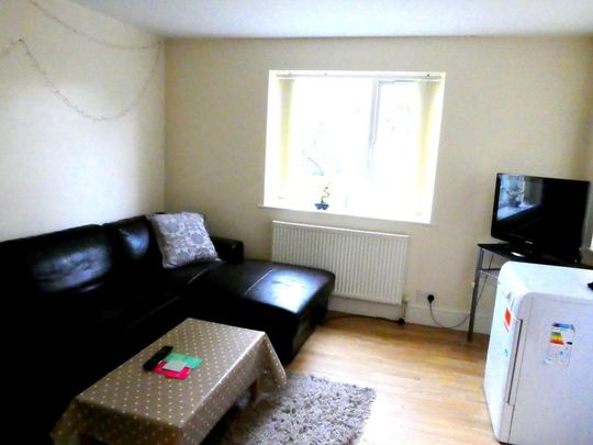 5 bedroom semi-detached house to rent - Photo 1