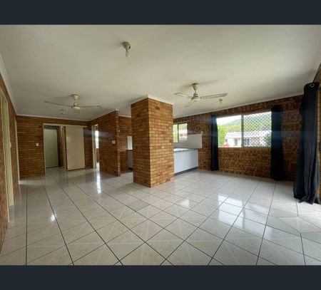 1/41 Zelma Street, Grasstree Beach, Qld 4740 - Photo 2