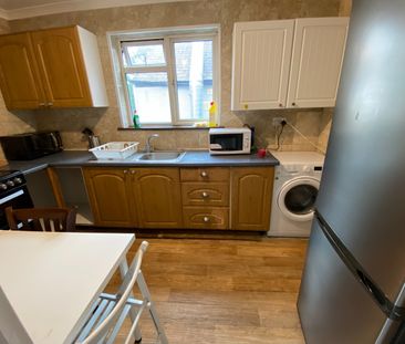 Room in a Shared House, Walm Lane, NW2 - Photo 2