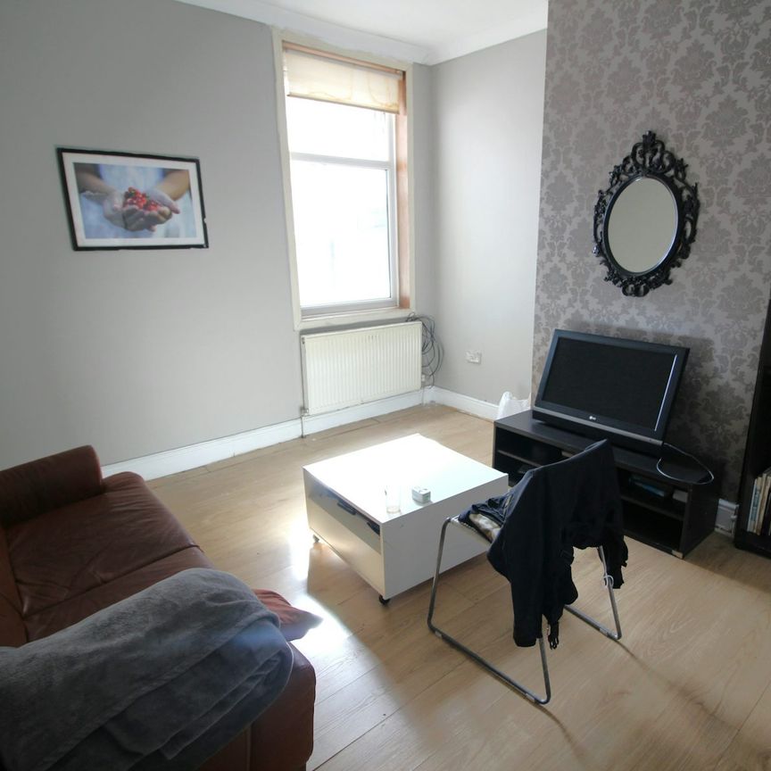 House of Multiple Occupation to rent on - Photo 1