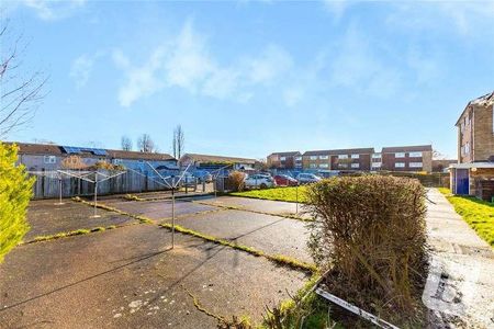 Alderney Gardens, Wickford, Essex, SS11 - Photo 5