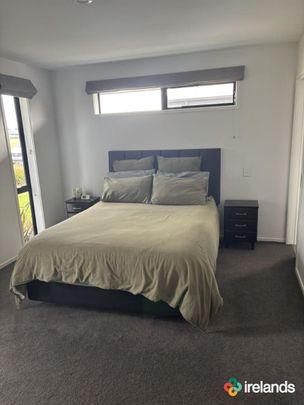 Spacious 4-Bedroom Home in Woodend - Photo 1