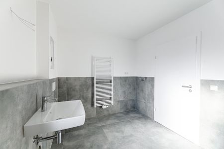 Frisch sanierte 2-Zimmer-Wohnung im Erstbezug mit Terrasse & Stellplatz - Foto 4