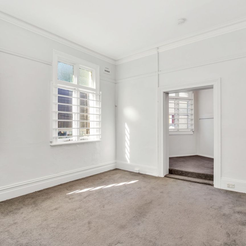 One Bedroom + Study Apartment In Central Location - Photo 1