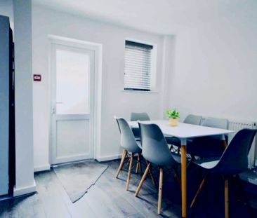 6 Beds 6 Baths - Photo 2