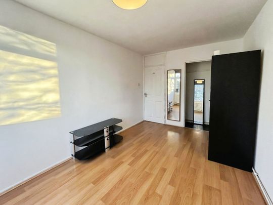 The Drive, Brentwood, Great Warley - Photo 1