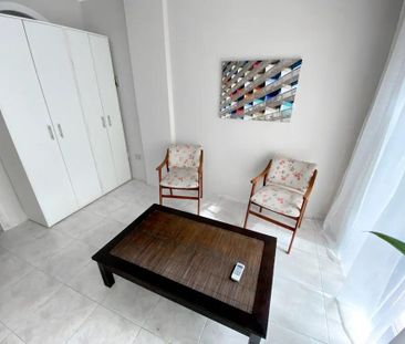 Gran Via de les Germanies, Valencia, Valencian Community 46006 - Photo 5