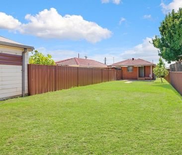 Updated 3 Bedroom Home, Great Location! - Photo 5