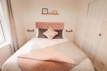 1 Bedroom Home – Medium Let - Photo 5