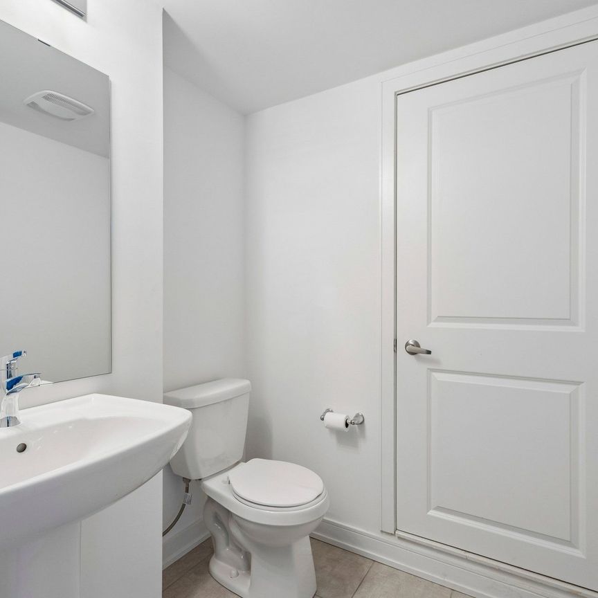 For Lease - 117 Appletree Lane, Barrie, Ontario - Photo 1