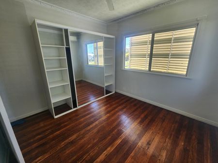 Roomy, North Mackay Queenslander: Fully Air Conditioned - Photo 2