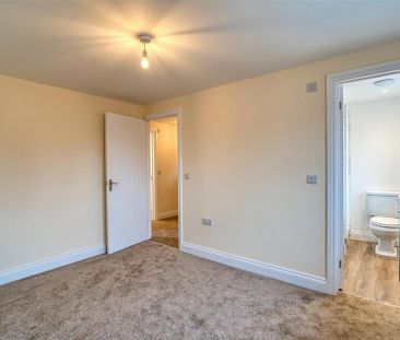 4 bedroom detached house to rent - Photo 2