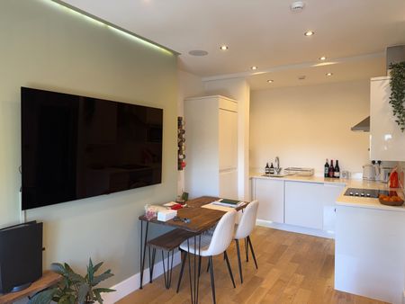 2 Bed Flat, Harrogate Road, LS7 - Photo 4