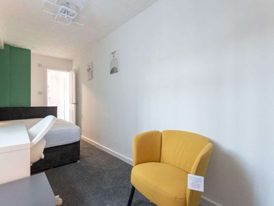 Grundy Street Room 4 - Photo 1