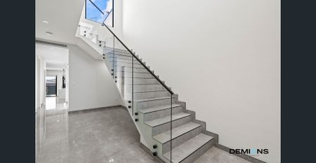 Style, scale and structure combine - 8A Victoria is one of a kind. - Photo 3