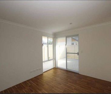 Front-Facing 3×2 Villa with Big Courtyard & Double Garage - Photo 5