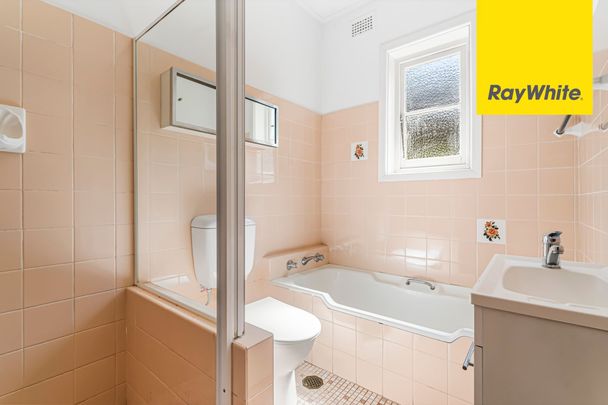 Family Bungalow in the Heart of Eastwood - Photo 1