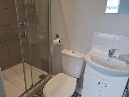 1 bedroom in a house share to rent - Photo 4