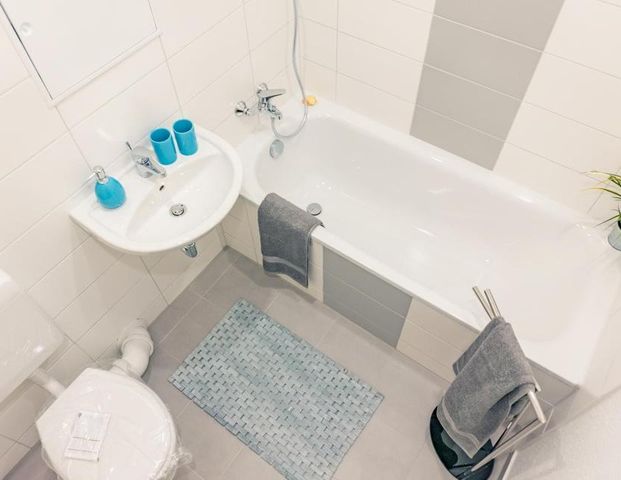 NEU sanierte Familienwohnung mit 2 Balkonen - Photo 1