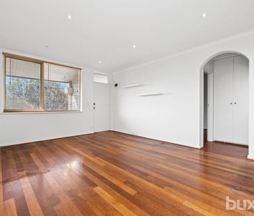 FRESHLY PAINTED 2 BEDROOM APARTMENT - Photo 1