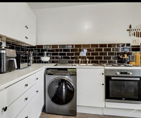2 Bed Flat, Friern Road, SE22 - Photo 5