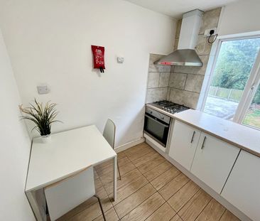Room in a Shared Flat, Beeston Road, NG7 - Photo 3