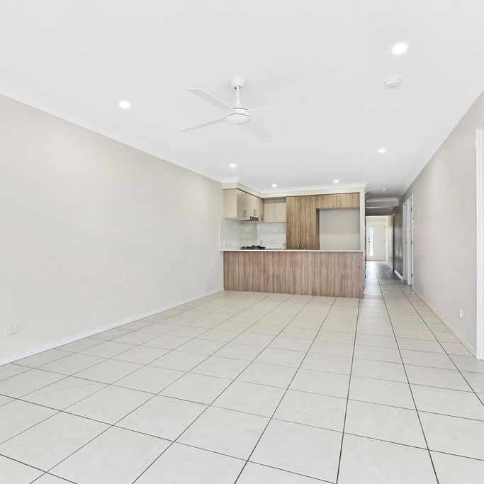 Delightful duplex offering low-maintenance lifestyle - Photo 1