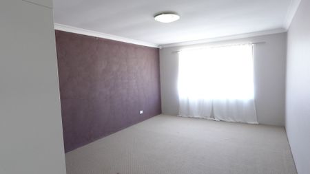 Stunning Renovated Townhouse – a Must-See! - Photo 4