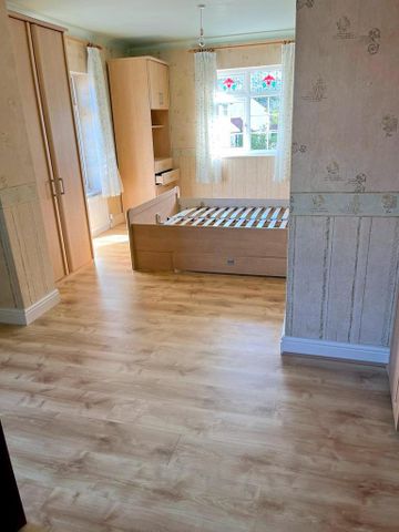 3 bedroom end of terrace house to rent - Photo 2