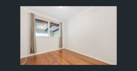 Bright & Spacious Family Home with Ample Parking in Avondale Heights - Photo 5