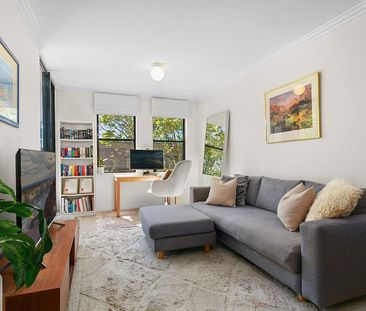 Superb One Bedder In Ultra Convenient Location - Photo 3