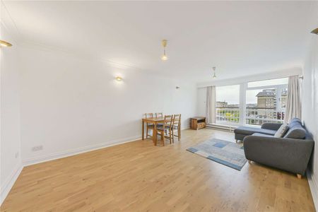 Lateral two bedroom apartment set within a prestigious portered block in St. John's Wood. - Photo 4