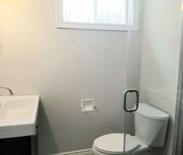 For Lease - 12 Ottawa Court, Aurora, Ontario - Photo 4