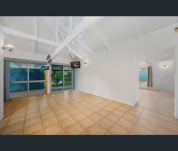 17 Estramina Rd, Regents Park, Qld 4118 - Photo 3