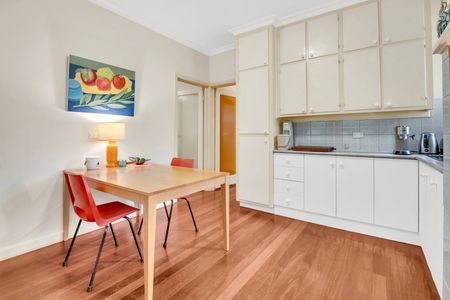 8 Rose Court, Reservoir VIC 3073 - Photo 2