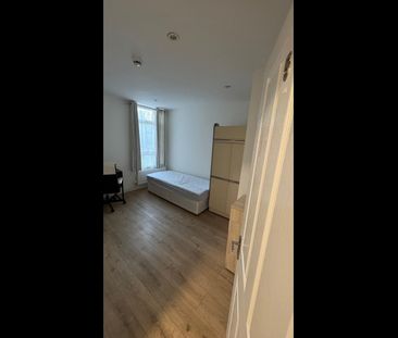 Bedsit, Derby Road, E7 - Photo 4