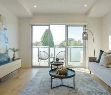 Light Filled Haven in Stellar Location - Photo 4