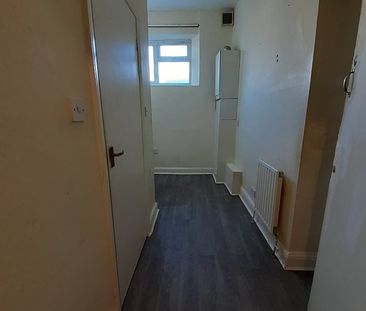 1 Bed Flat, Knightland Road, E5 - Photo 3