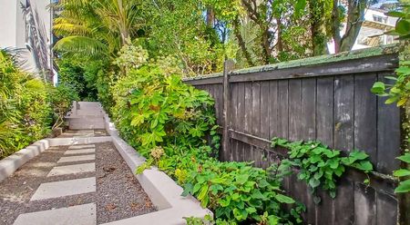 Epsom , Architecturally designed stunning five bedroom four Bathroom Home! - Photo 5