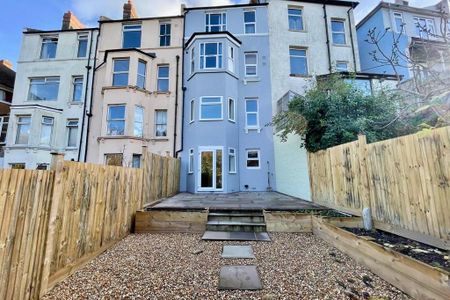 2 bedroom apartment to rent - Photo 2