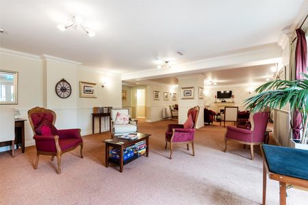 King Henry Lodge, Chingford, Essex - Photo 2