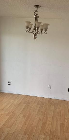 2 CH - 1 SDB - Côte Saint-Luc - $1,695 /mo - Photo 1