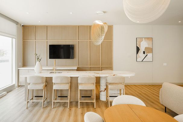 Monarc Collection - Photo 1