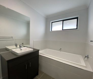 Four bedroom family home - Photo 4