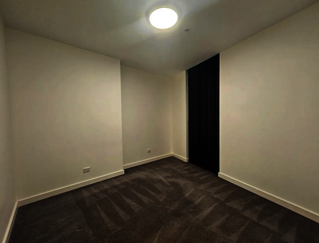Modern High-Level 2 Bedroom Apartment with District Views - Photo 5