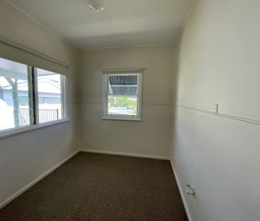 Three Bedroom Family Home - Photo 6