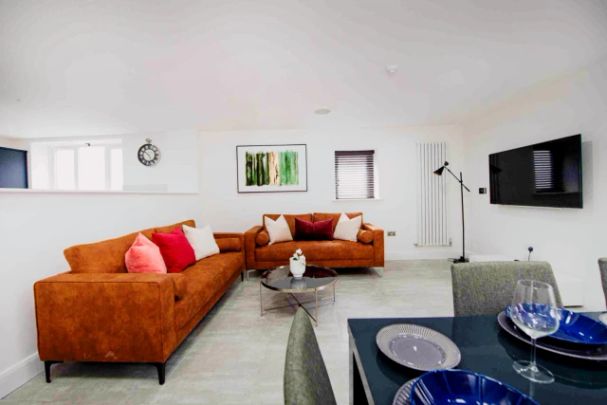 6 Beds 6 Baths - Photo 1