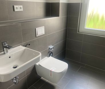 ** Großzügige 2-Zi-Wohnung mit Loggia sucht nach Modernisierung ein... - Foto 3