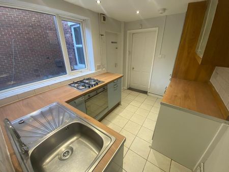 2 bedroom ground floor flat to rent - Photo 4
